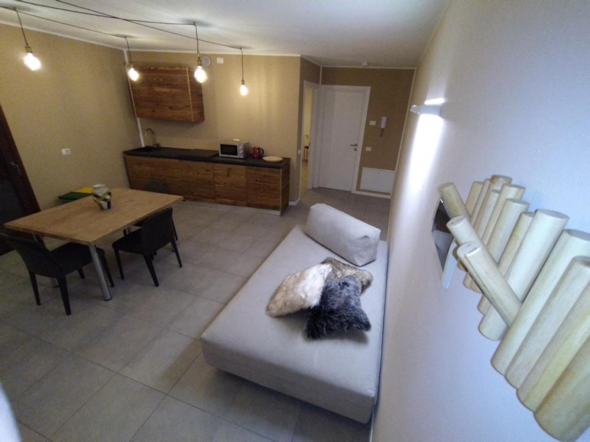 Adamello Peak Apartments Temu Bagian luar foto