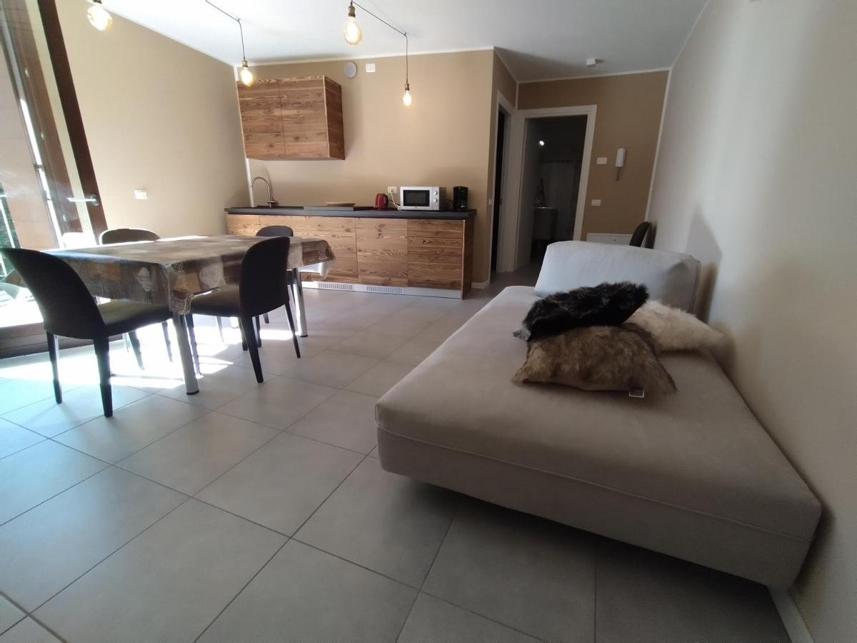 Adamello Peak Apartments Temu Bagian luar foto